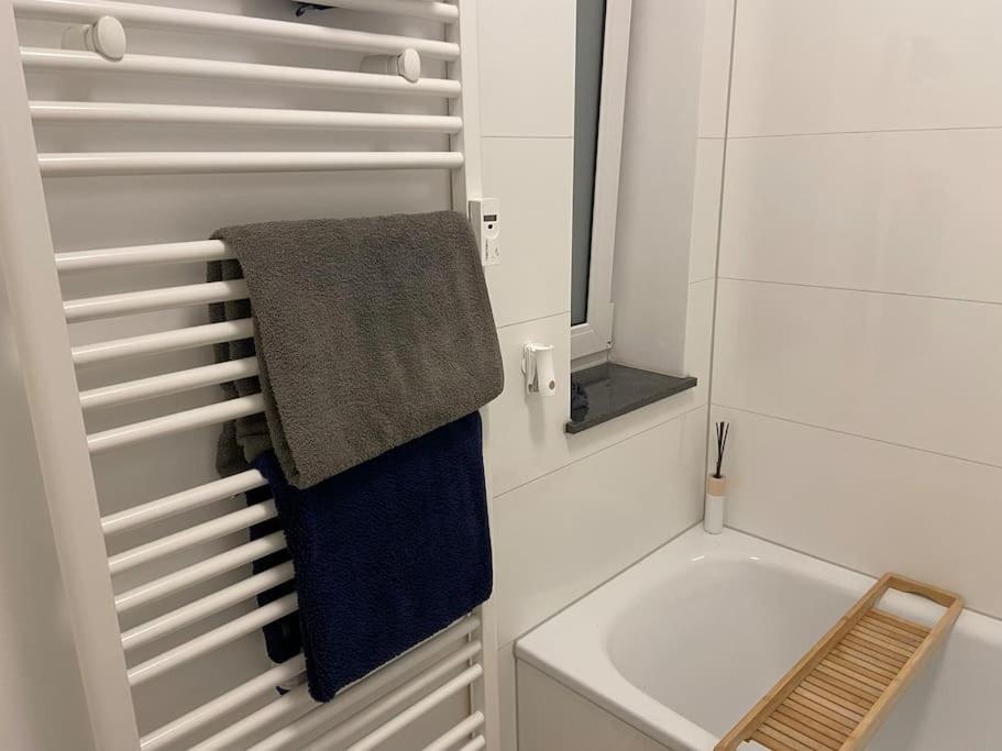 Apartment With Balcony קלן מראה חיצוני תמונה
